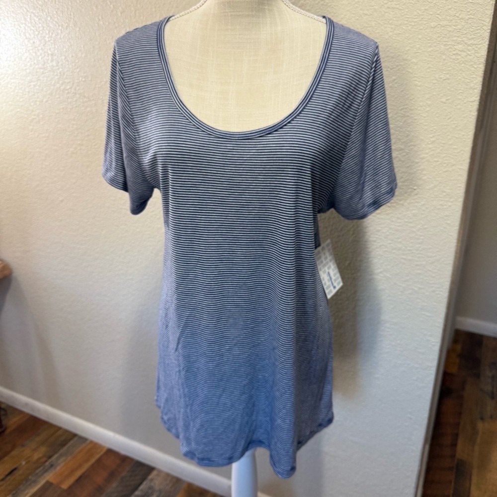 🤠 3/$20 LuLaRoe - Classic T - Striped Blue Women's Top - Size Large - NWT